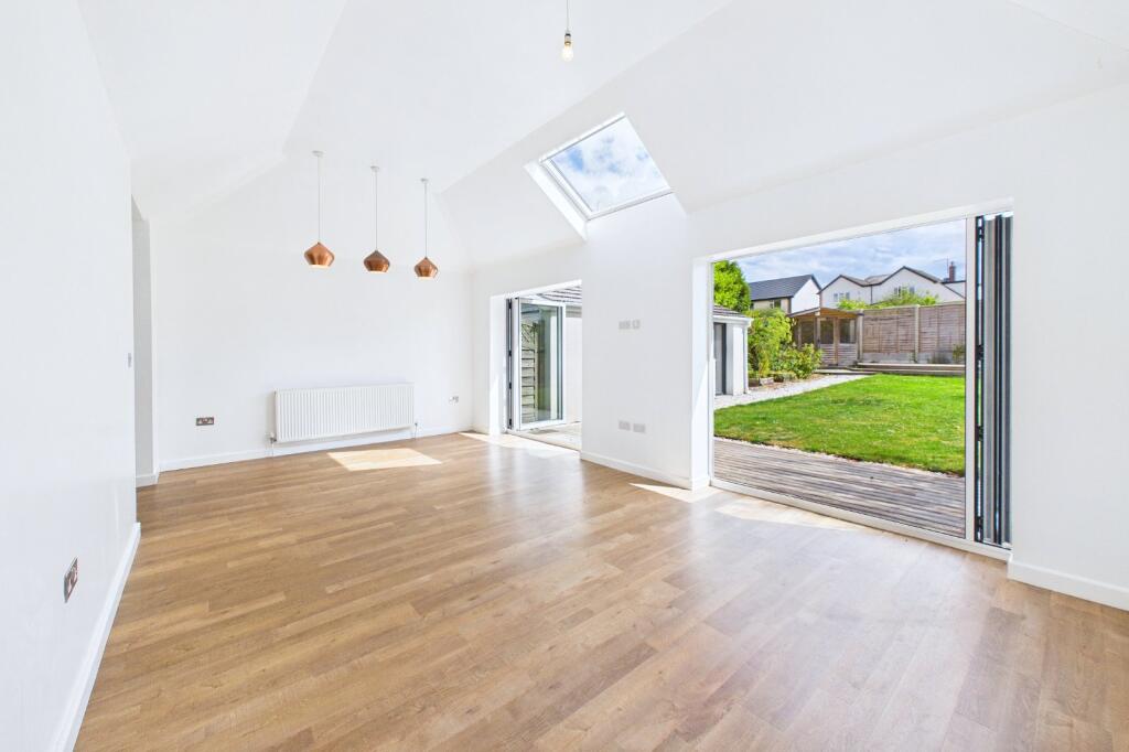 House in Bournemouth, Hillbourne, Broadstone - More