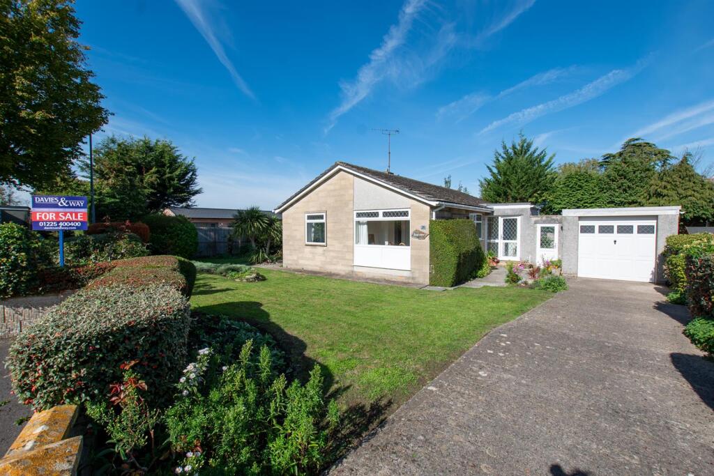 3-bed detached on Iford Close, Saltford, Bristol, £500,000
