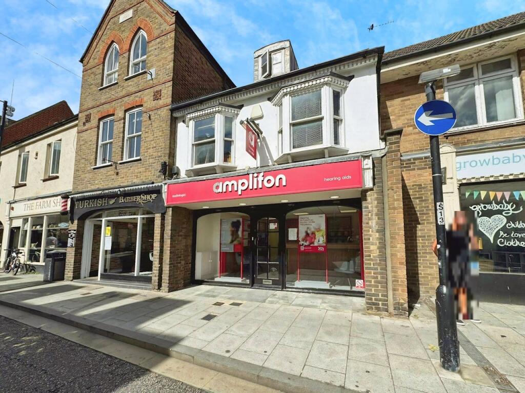 Main image of property: 198 Moulsham Street, Chelmsford, CM2 0LG