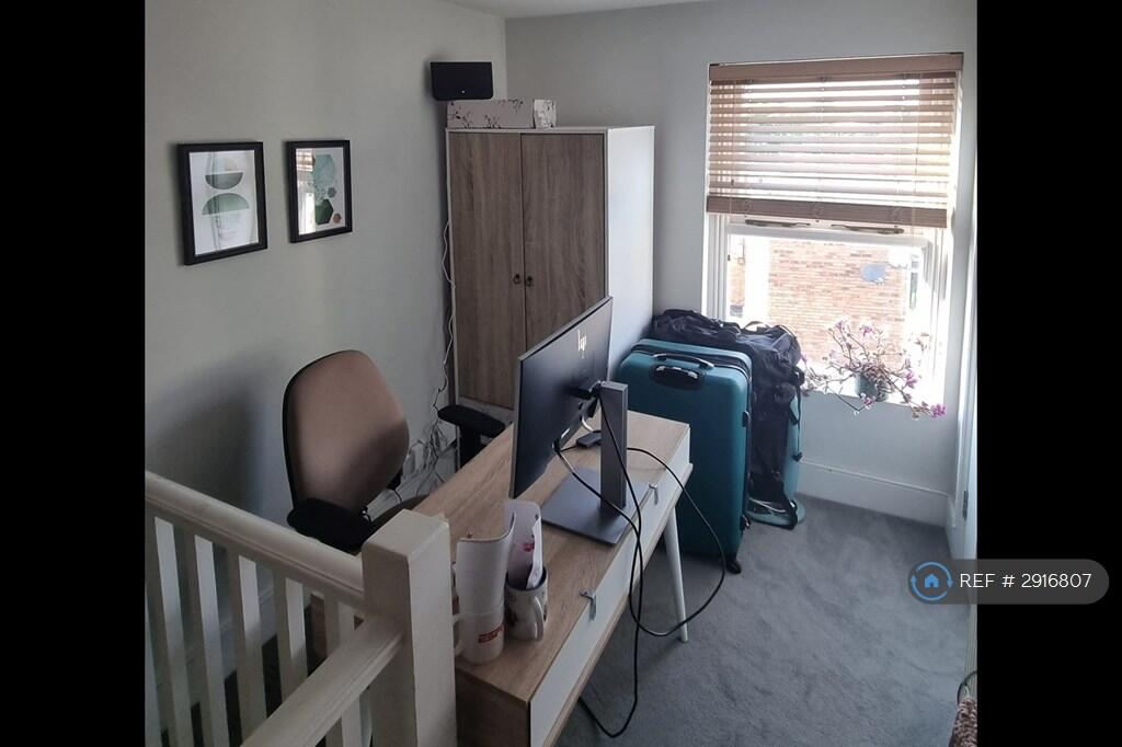 2 bedroom maisonette for rent