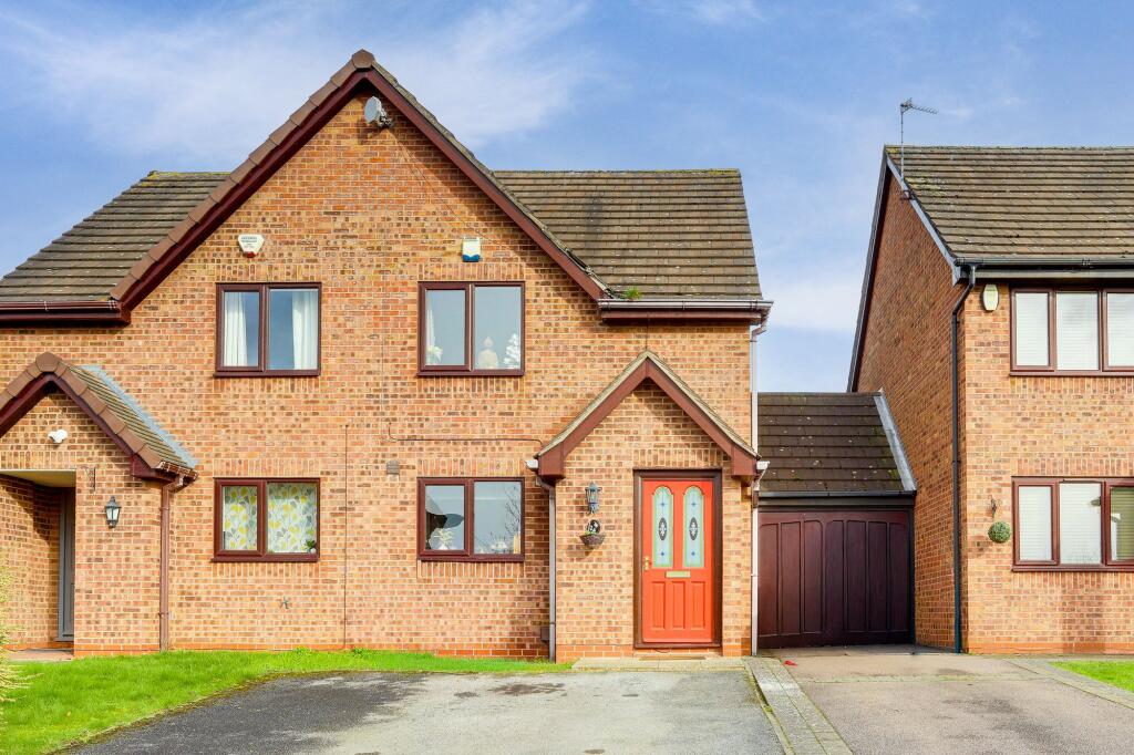 Main image of property: Lindale Close, Gamston, NG2