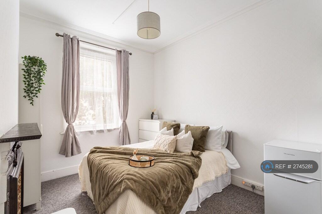 House in Eastbourne, Seaside, Roselands - View 4