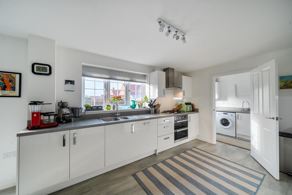 Cozens Grove, Shrivenham, Swindon, SN6 photo 2