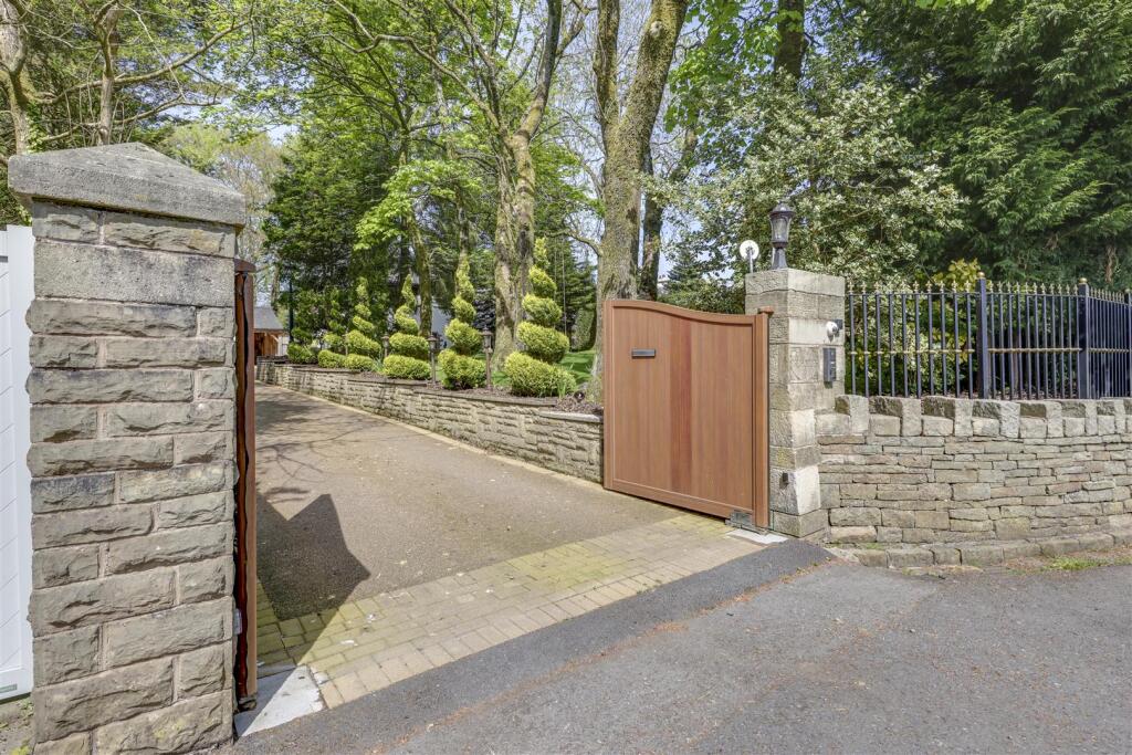 Additional image 9 of The Hollies, Alden Road, Helmshore, Rossendale - Over 9,000sqft - One Of Rossendale's Most Incredible Properties