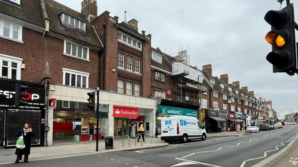 341343 Green Lanes Pic 3.jpg