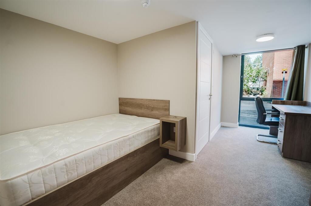 Apartment in Coventry - More