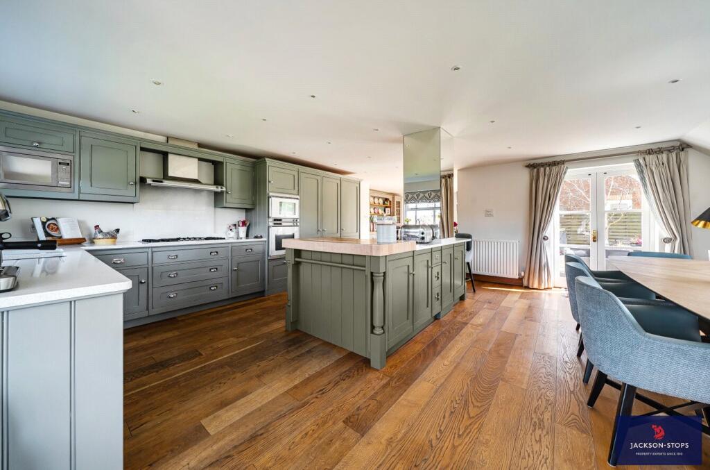 House in Woburn, Central Bedfordshire - View 4