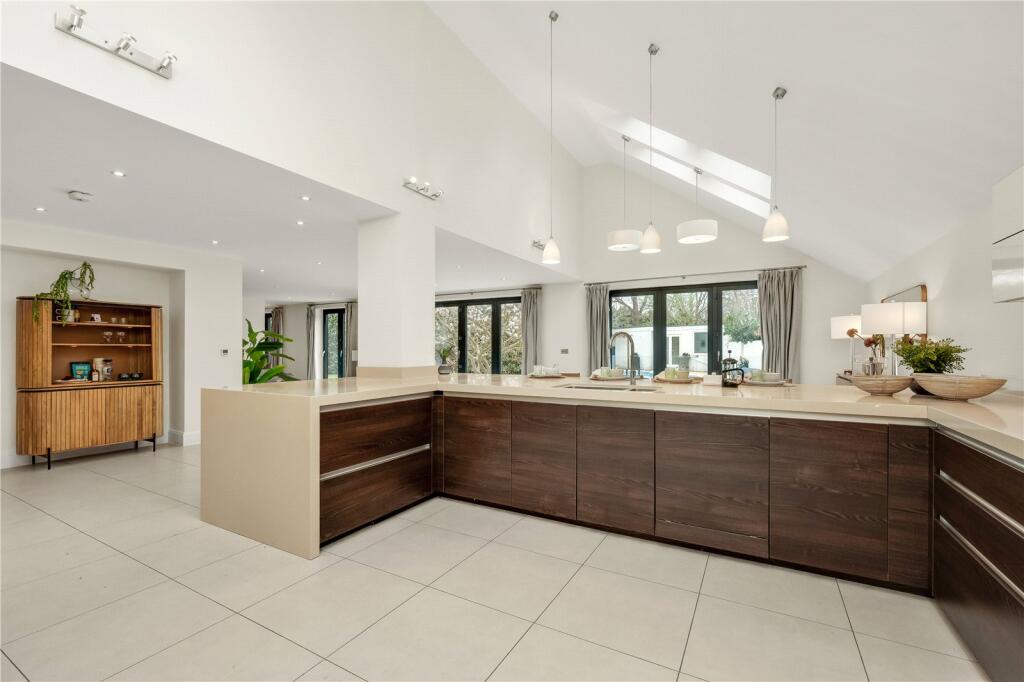 West End Lane, Esher, Surrey, KT10 – pohled 5