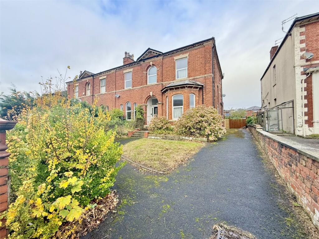 4-bed flat on Manchester Road, Southport, PR9, £130,000