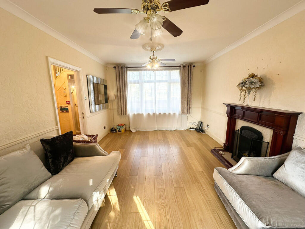 House in Grays, Badgers Dene, Stifford Clays - View 4