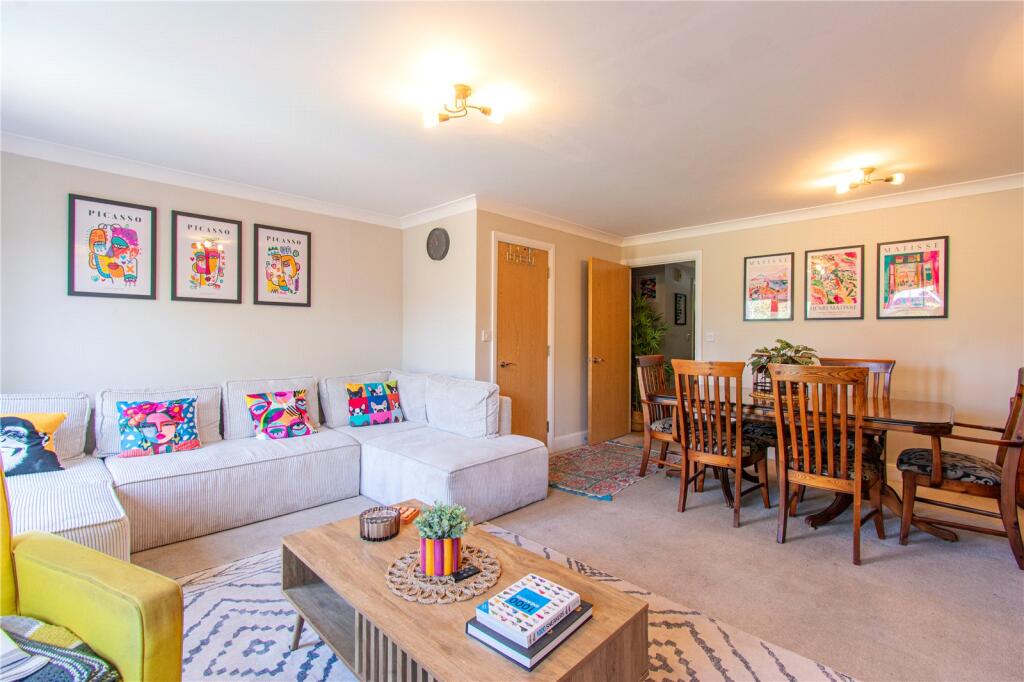 Jago Court, Newbury, Berkshire, RG14 photo 4