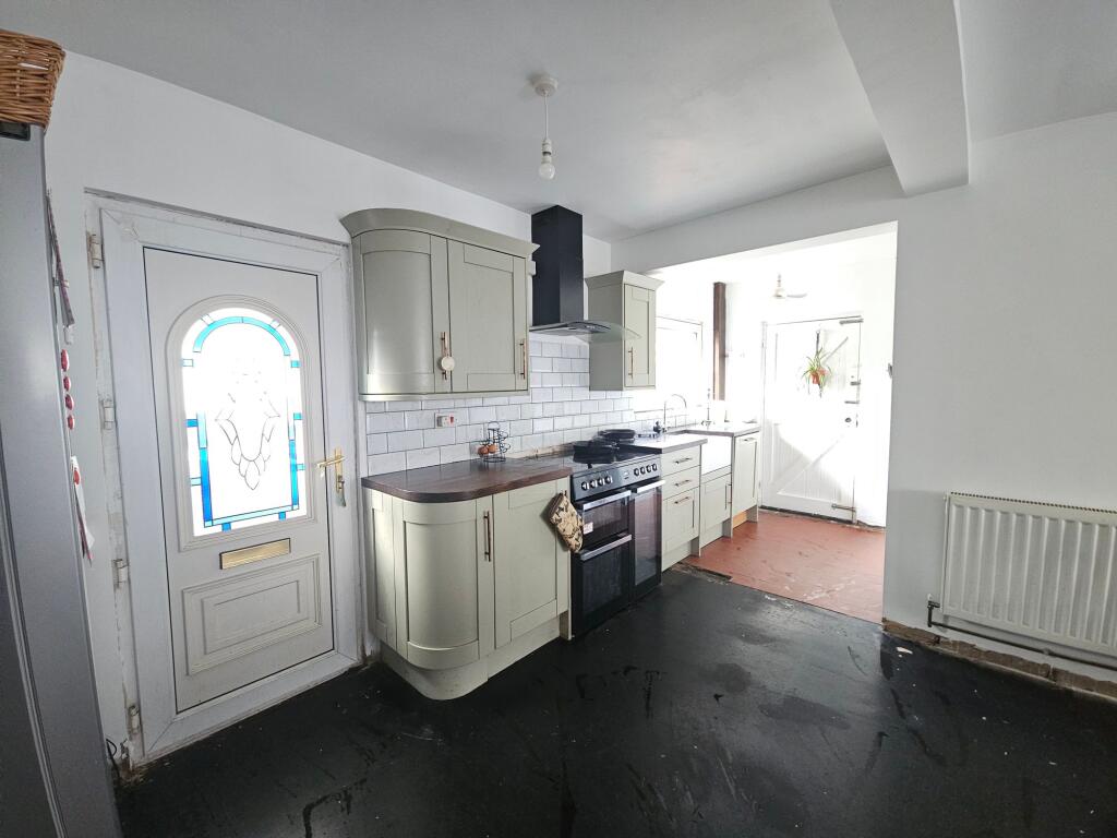 House in Sarn, Pen-y-cae, St. Bride's Minor - View 4