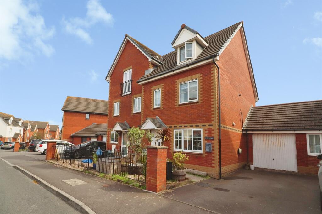 Main image of property: Clos Yr Wylan, BARRY