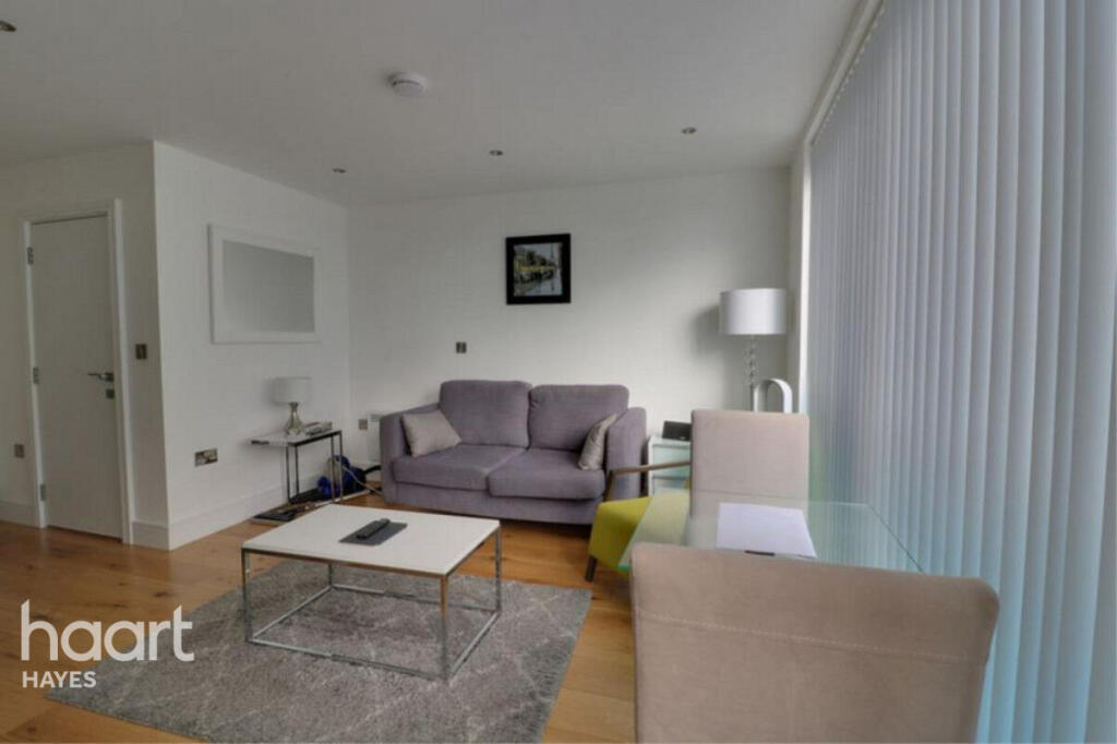 Apartment in Southall - View 3