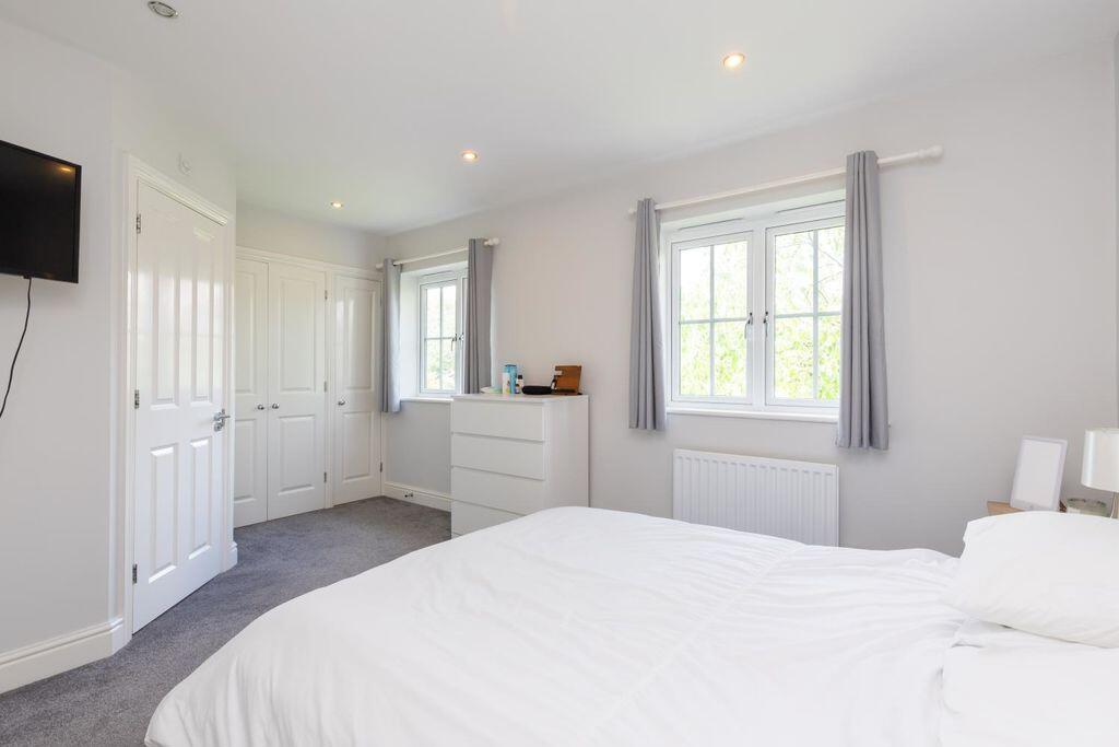 House in Slough - View 4