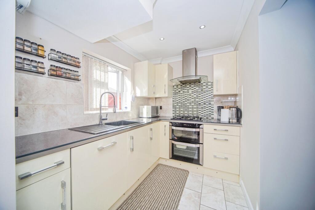 Rayners Gardens, Swaythling, Southampton, Hampshire, SO16 photo 4