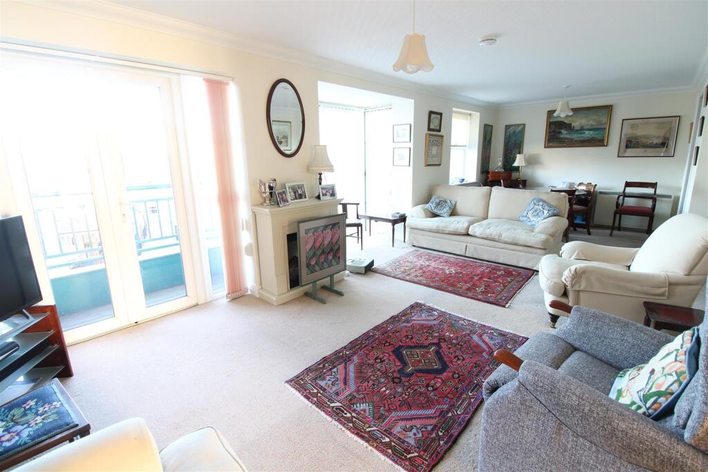 Medina Gardens, Cowes photo 4