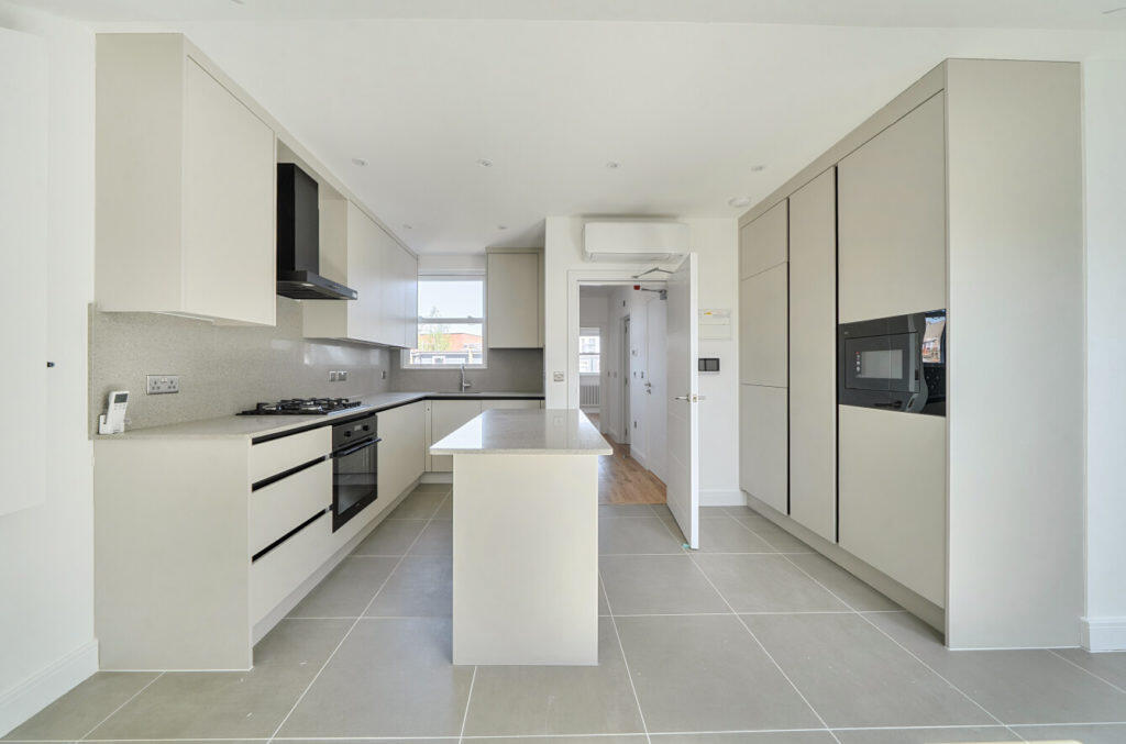 Apartment in London - View 5
