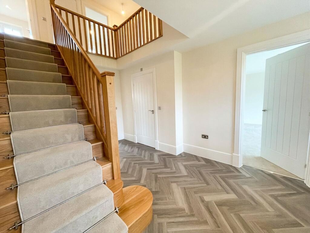 House in Knutsford, Cheshire East - More