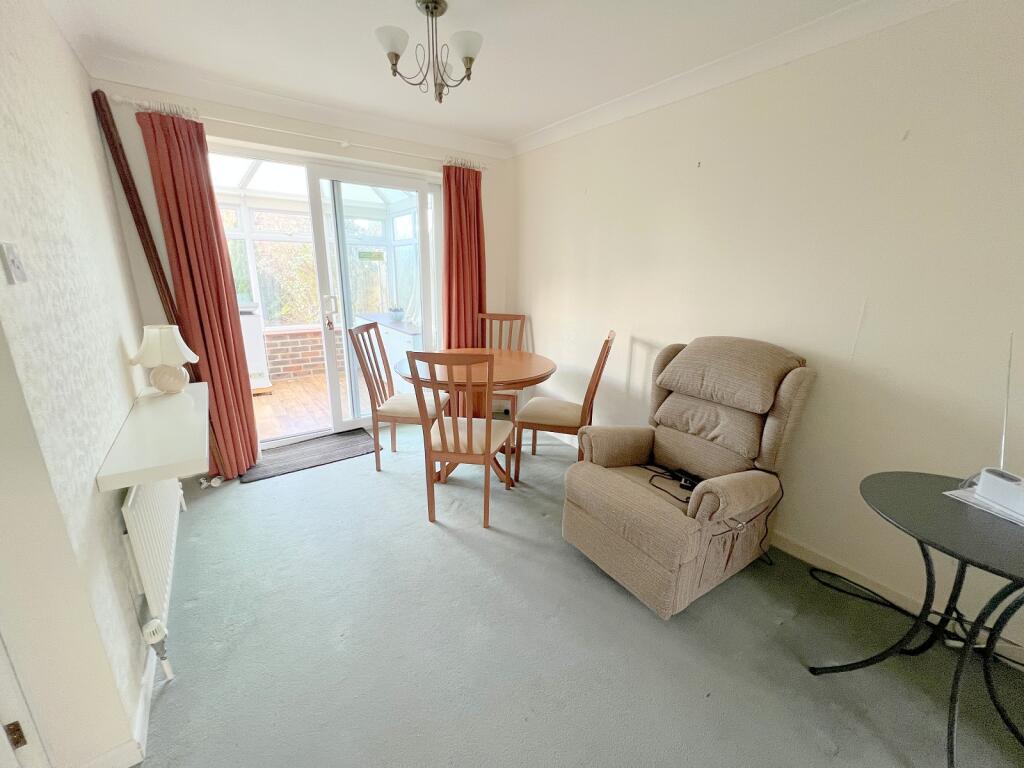 Ashdown Walk, New Milton, Hampshire. BH25 6TX photo 4