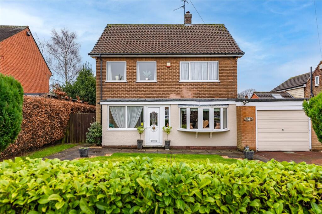 Main image of property: Longdale Avenue, Ravenshead, Nottingham, Nottinghamshire, NG15