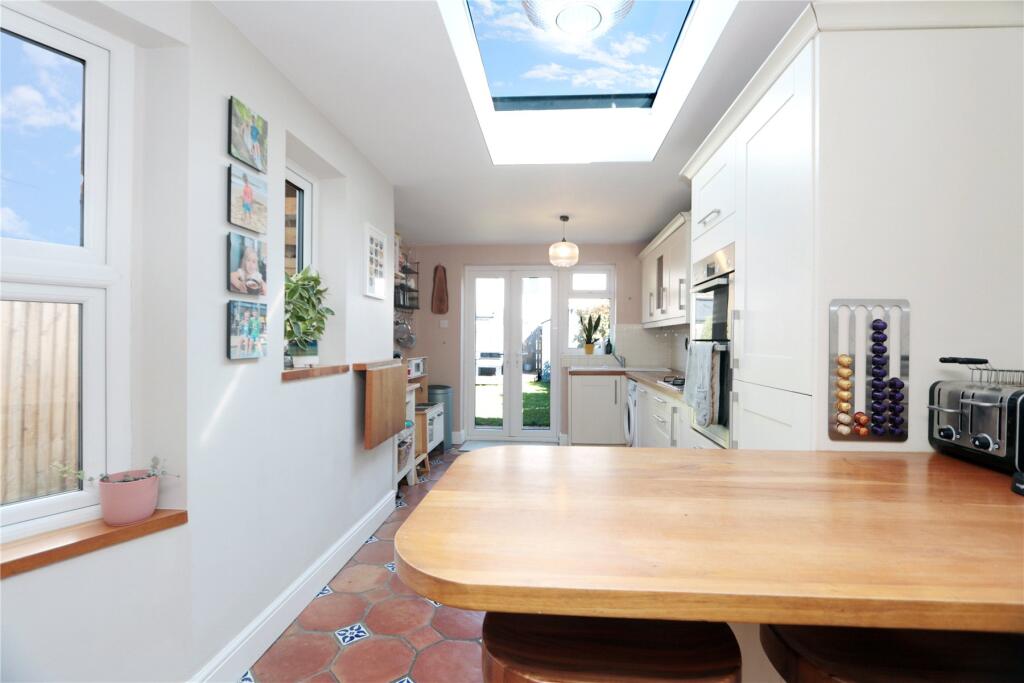 House in London, Royal Borough of Kingston upon Thames - More