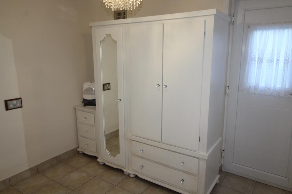 Apartment in Romford - More
