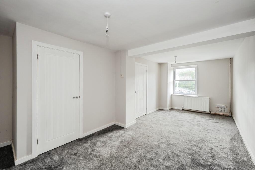 House in Ystalyfera, Neath Port Talbot - View 2