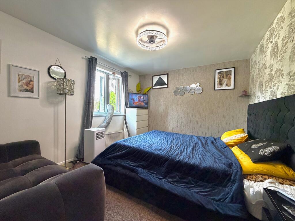 Apartment in Watford - View 5