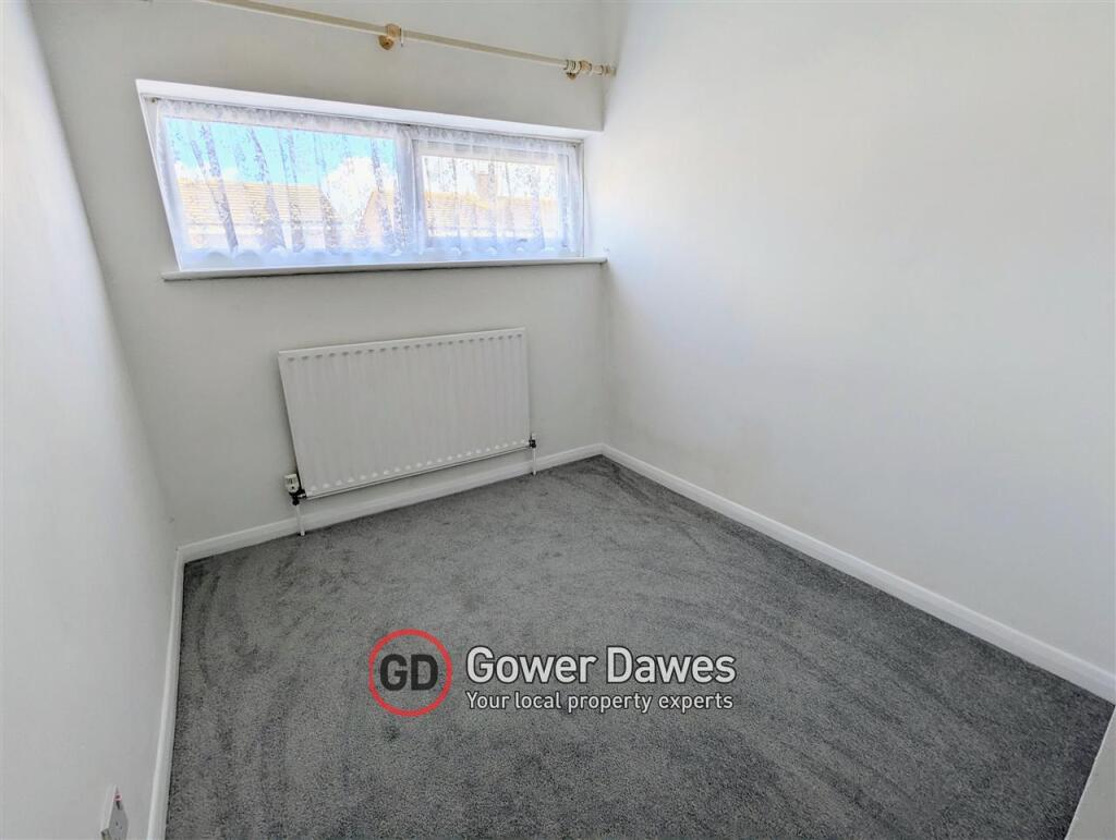 House in Romford - More