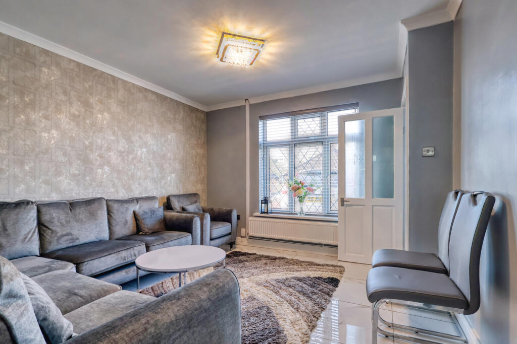 Spearing Road, High Wycombe, HP12 - View 4
