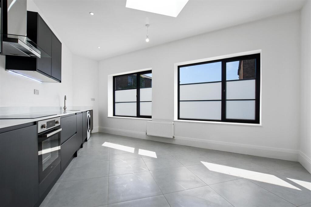 Apartment in Twickenham - View 3