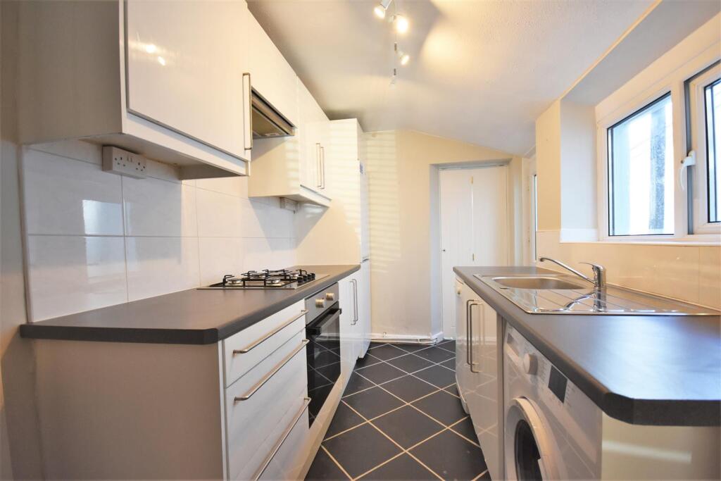 8 Grove Terrace, Penarth, Vale of Glamorgan, CF64 2NL photo 4