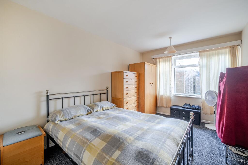Apartment in Mole Valley, Lower Ashtead - More