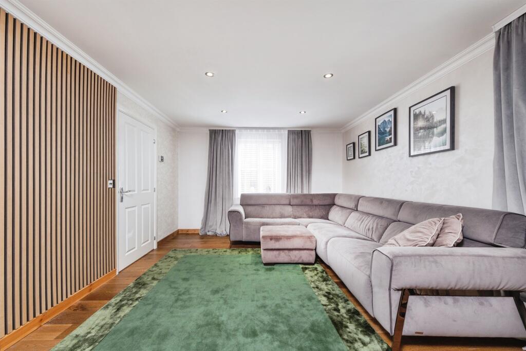 House in BUCKINGHAM, Calvert Green - View 5