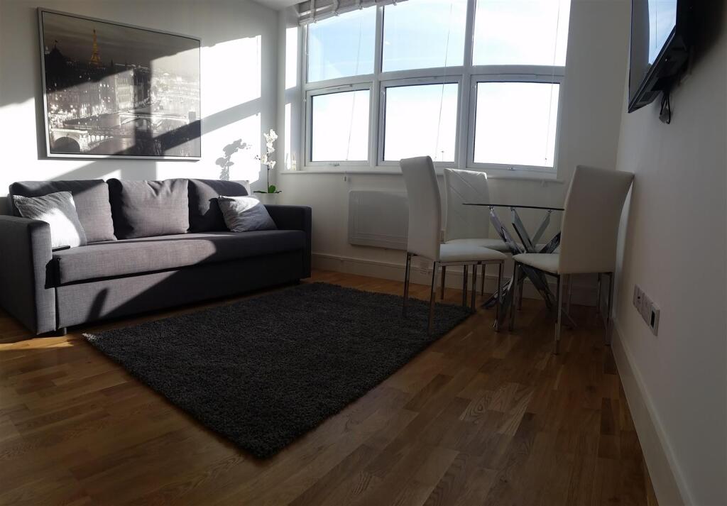 Apartment in London, Oakwood, Southgate - View 4