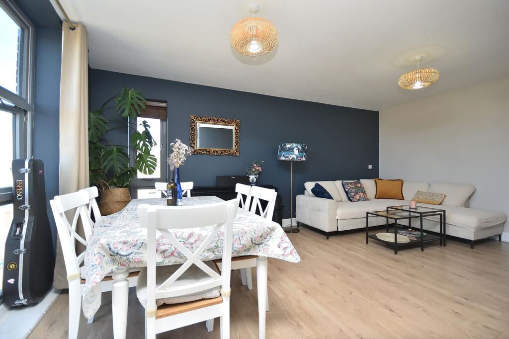 Apartment in Upton, St Crispin's - More