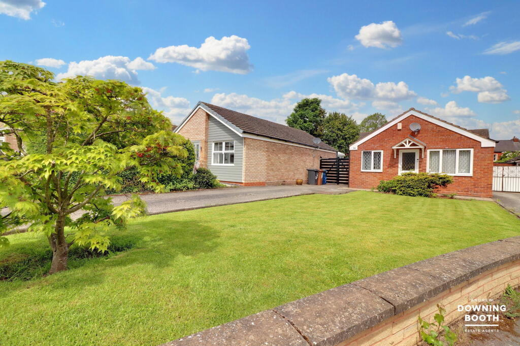 2-bed detached on Lime Grove, Lichfield, £320,000