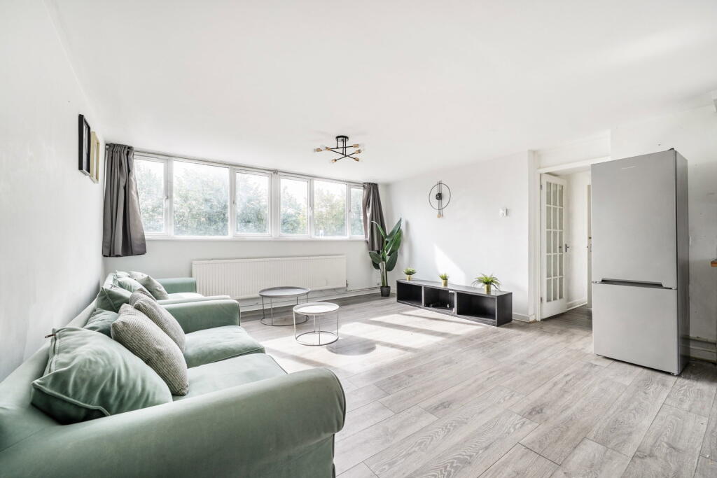 Main image of property: Aspen Close,Yiewsley,West Drayton,UB7 8HR