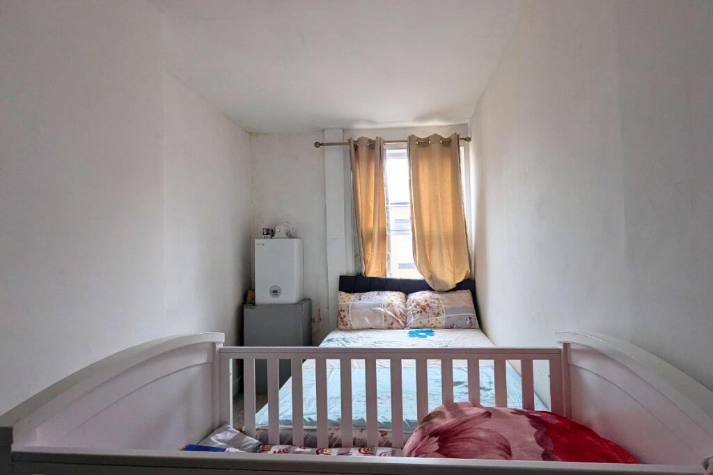 House in Leeds, Islington, Holbeck - More