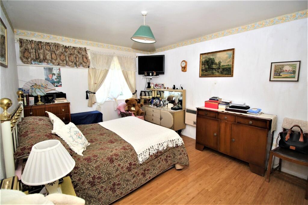 Apartment in East Hampshire, Alton - More