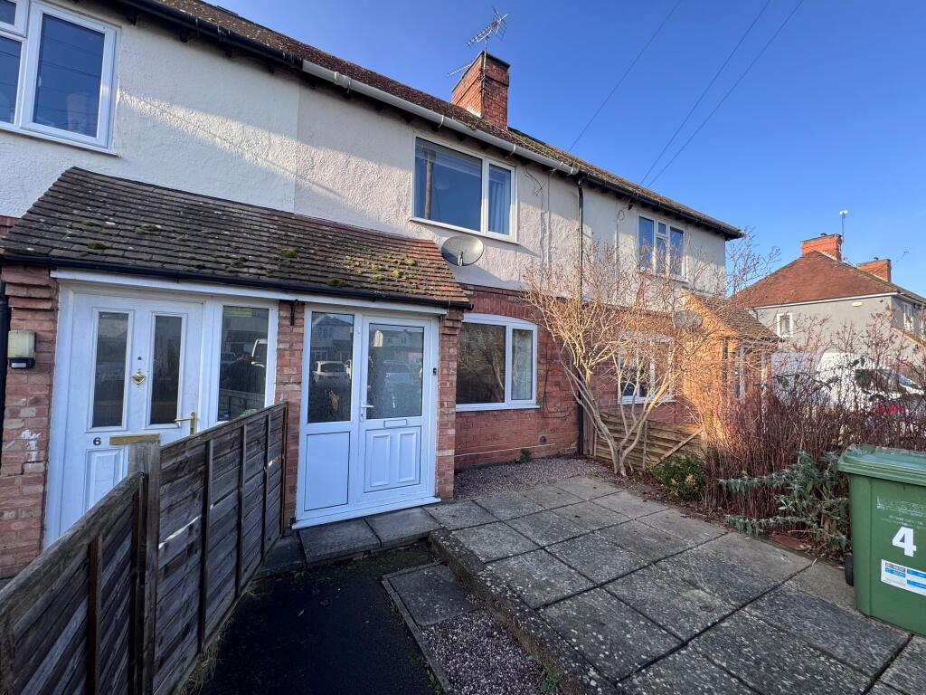 Main image of property: Deacle Place, EVESHAM