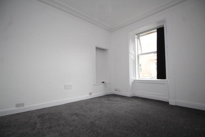 Flat G/L, 33 Bonhill Road, Dumbarton, G82 2DJ photo 2