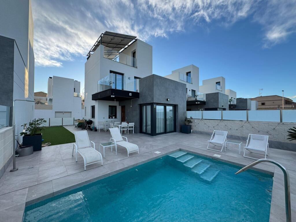 Main image of property: Valencia, Alicante, Torrevieja