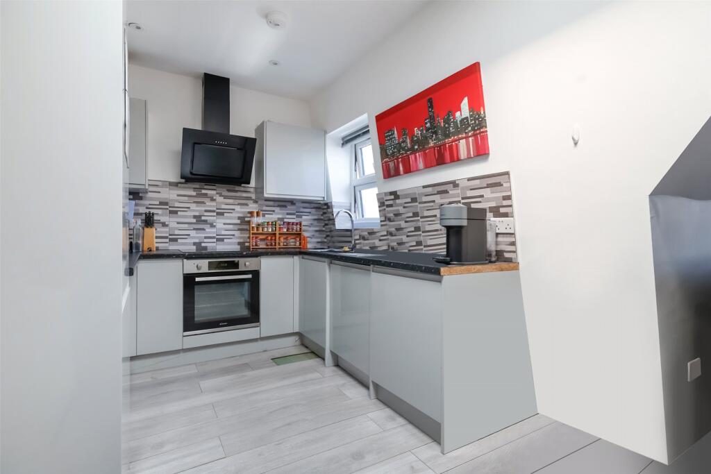 Apartment in Reigate, South Park - View 4