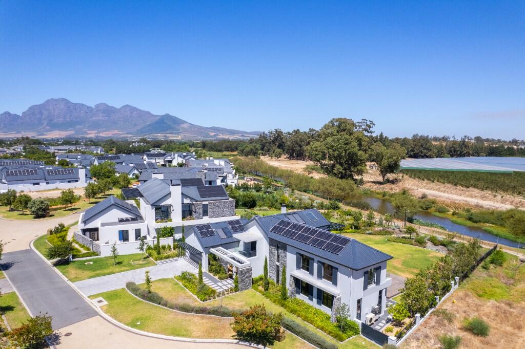 Main image of property: Paarl, Western Cape