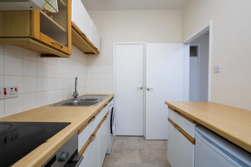 Apartment in Eastbourne, East Sussex - More