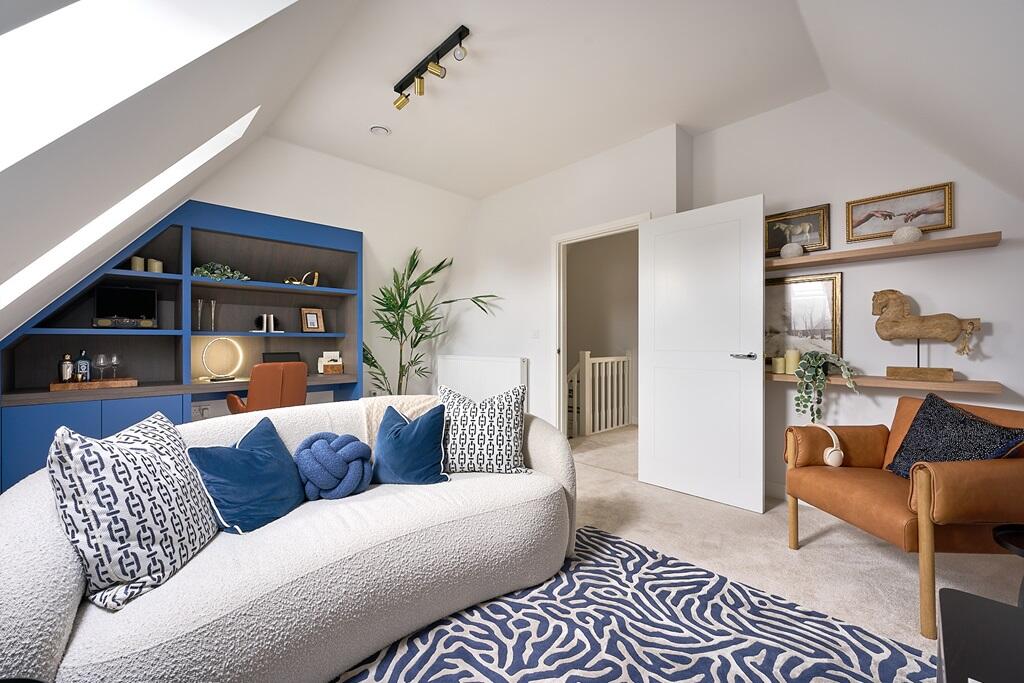 3-bed detached on Kings Ride, 
Ascot,
Berkshire,
SL5 7GB
, £955,000