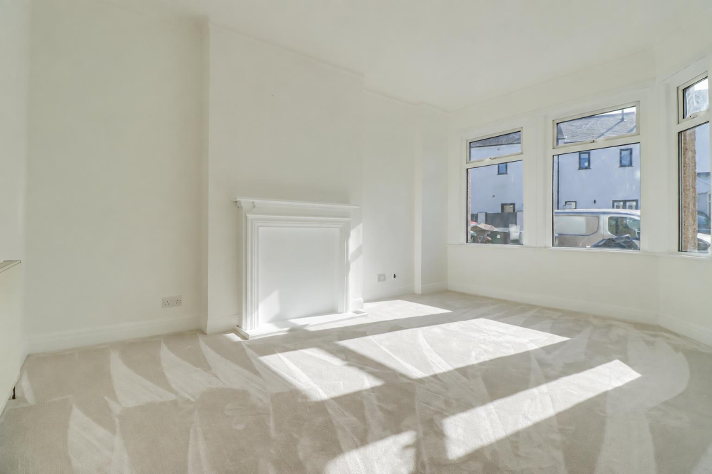 Apartment in Southend-on-Sea, Essex - View 3