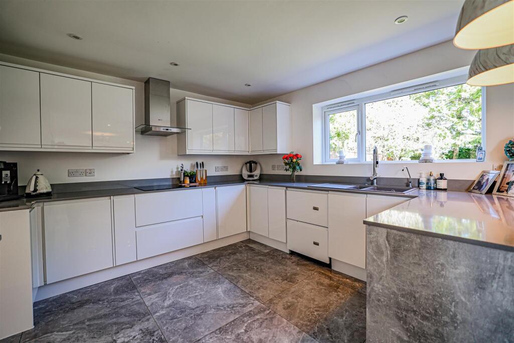 House in Dacorum, Leverstock Green - View 4